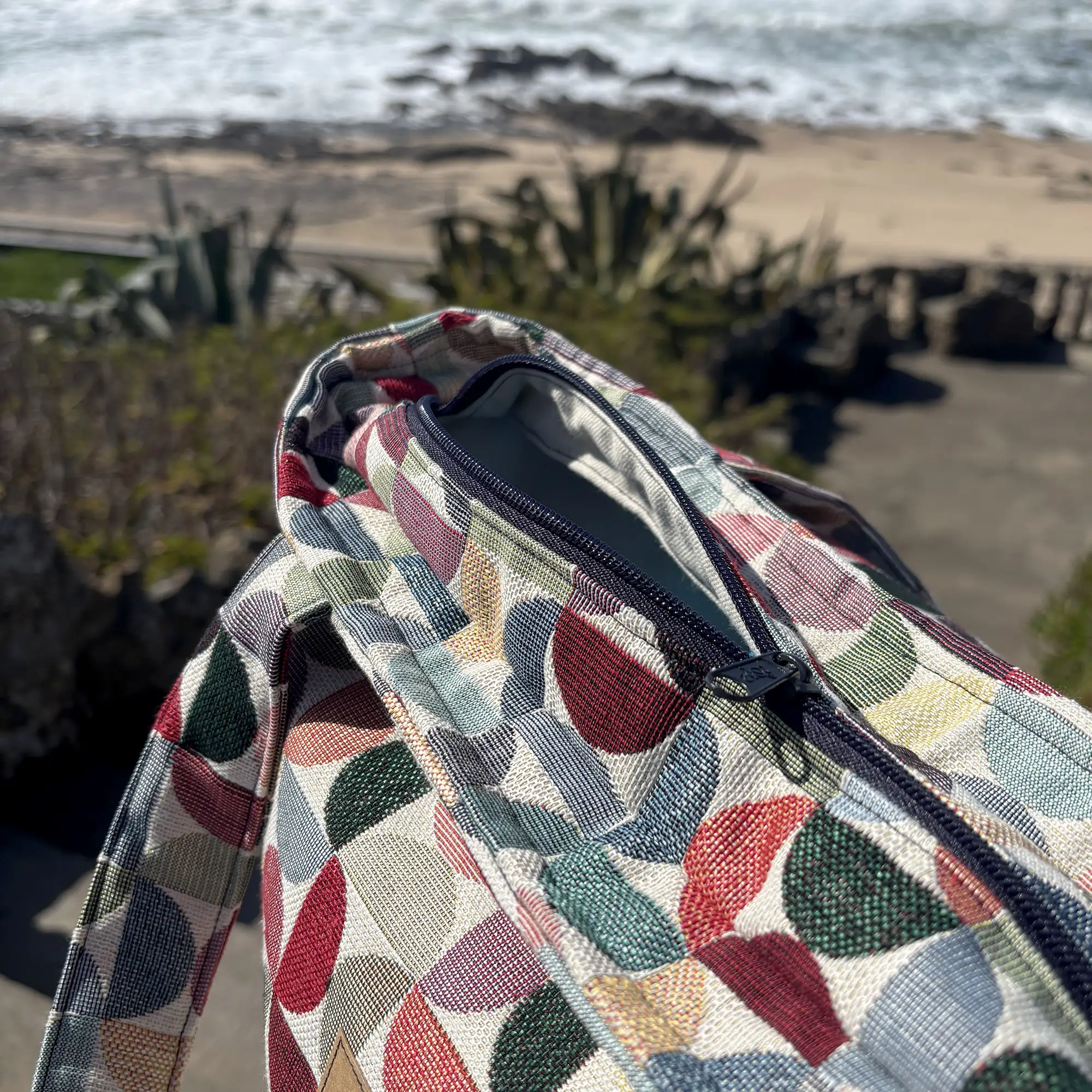 Bag Maré – Mala artesanal em Jacquard geométrico - Image 10